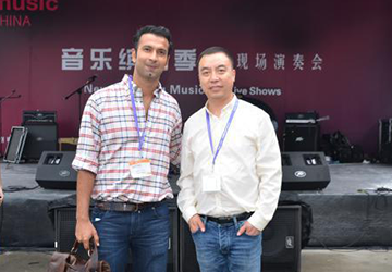 PEAVEY COO Courtland Gray先生与PEAVEY(中国)运营总部CEO冯继勇先生一起助阵上海展会现场